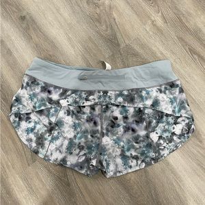 Lululemon shorts size 10 reg